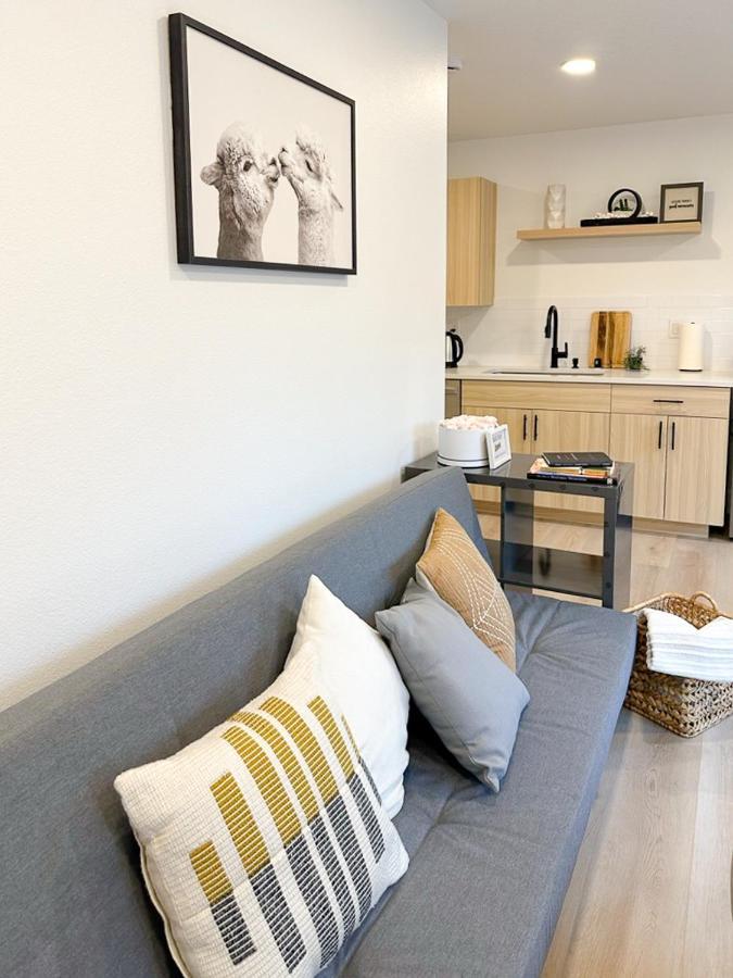 New Cozy Modern * Vancouver
